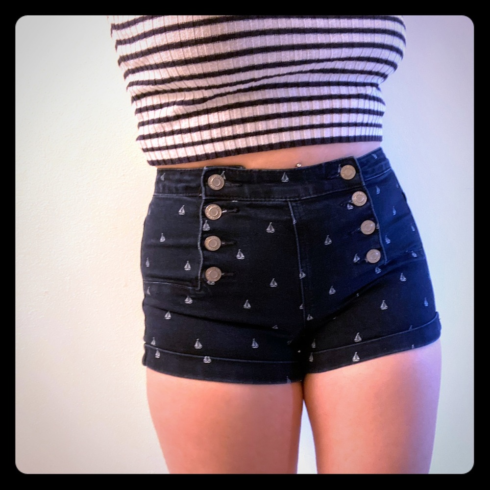Double button Hi-Waisted Sailboat Shorts